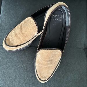 Donald Pliner suede loafers with detailed piping. color tan w/chocolate brown